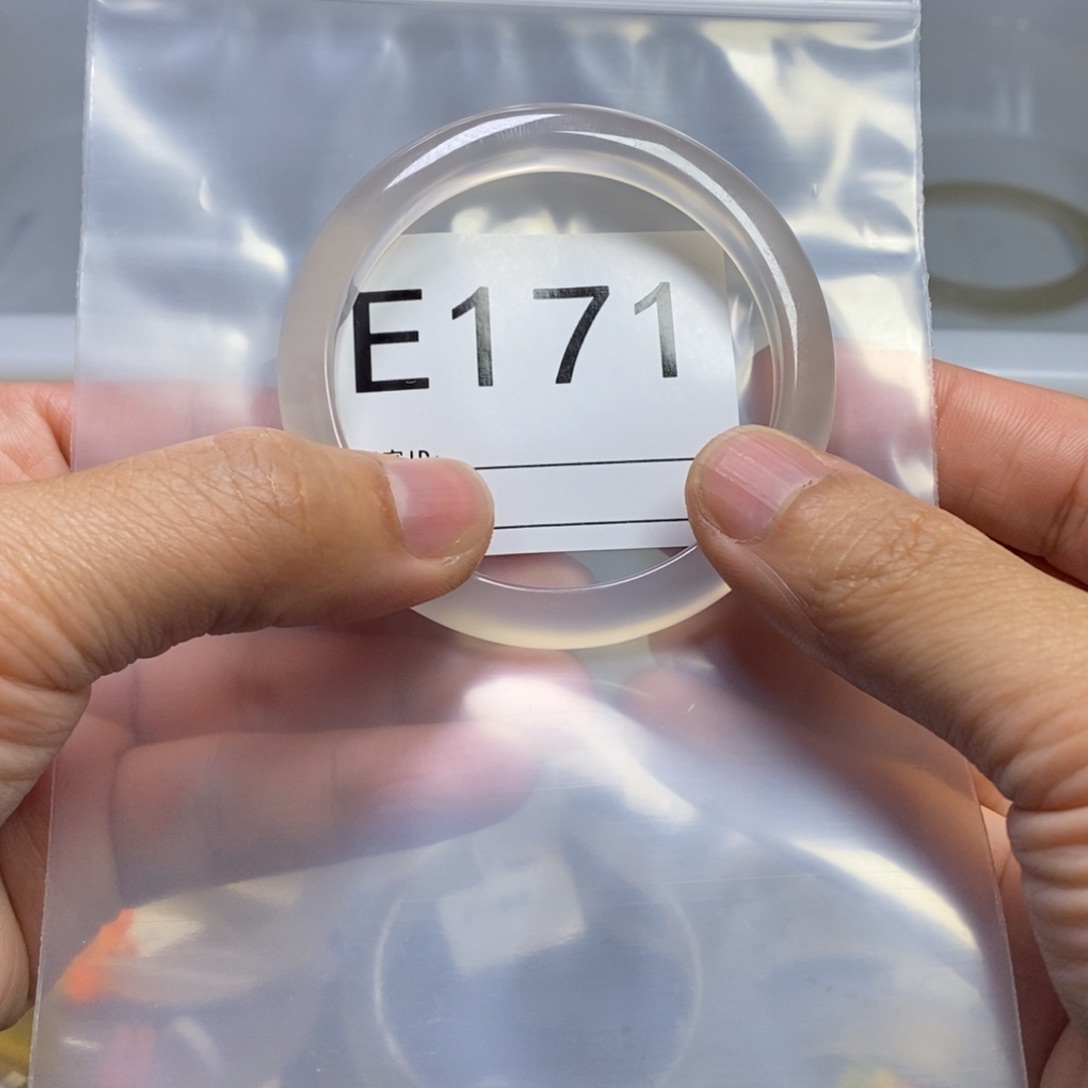 玛瑙/玉髓手镯未镶嵌小*玉