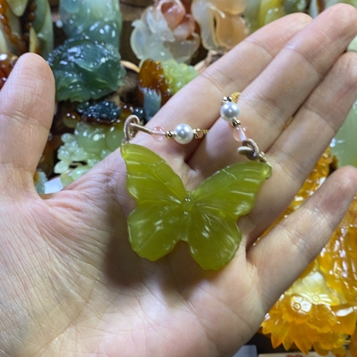 蛇纹石玉未镶嵌颈饰