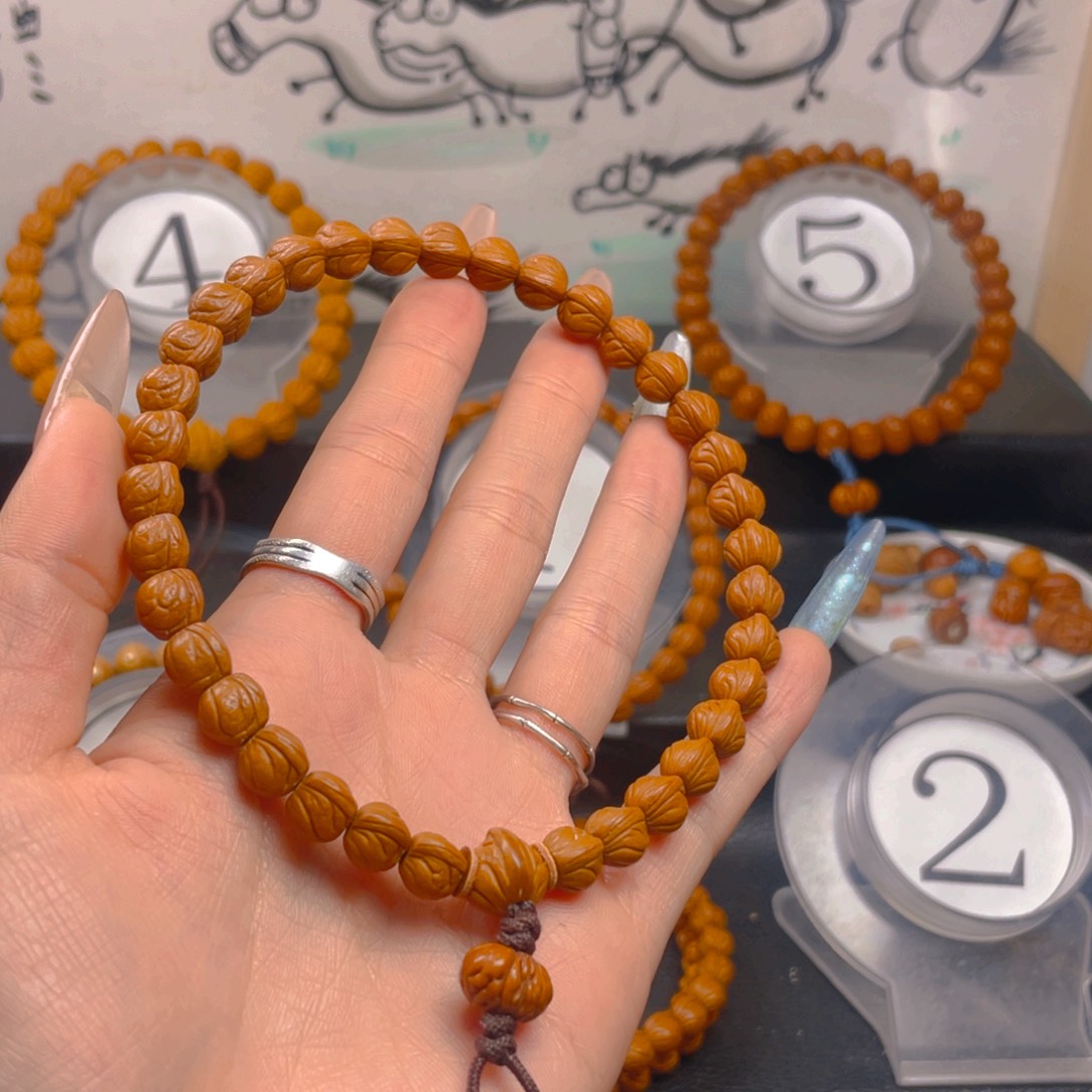 小***用吊坠桃核0.888888888888