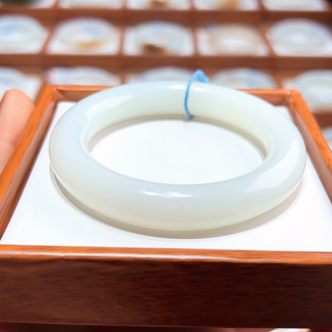 和田玉手镯未镶嵌55 56