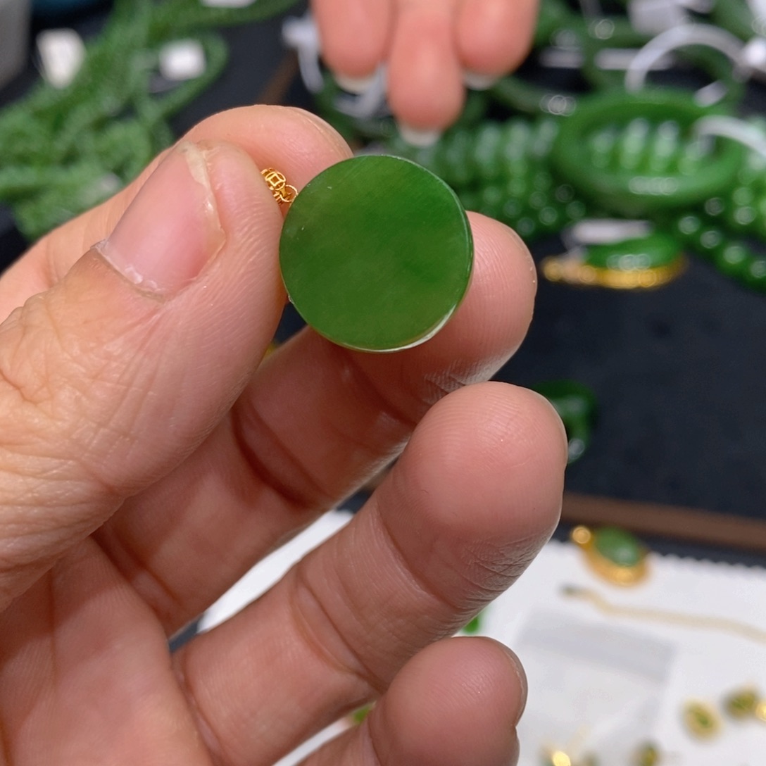 和田玉（碧玉）18K金镶嵌颈饰