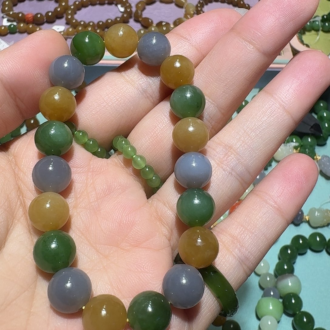 小***儿和田玉未镶嵌珠宝奇石