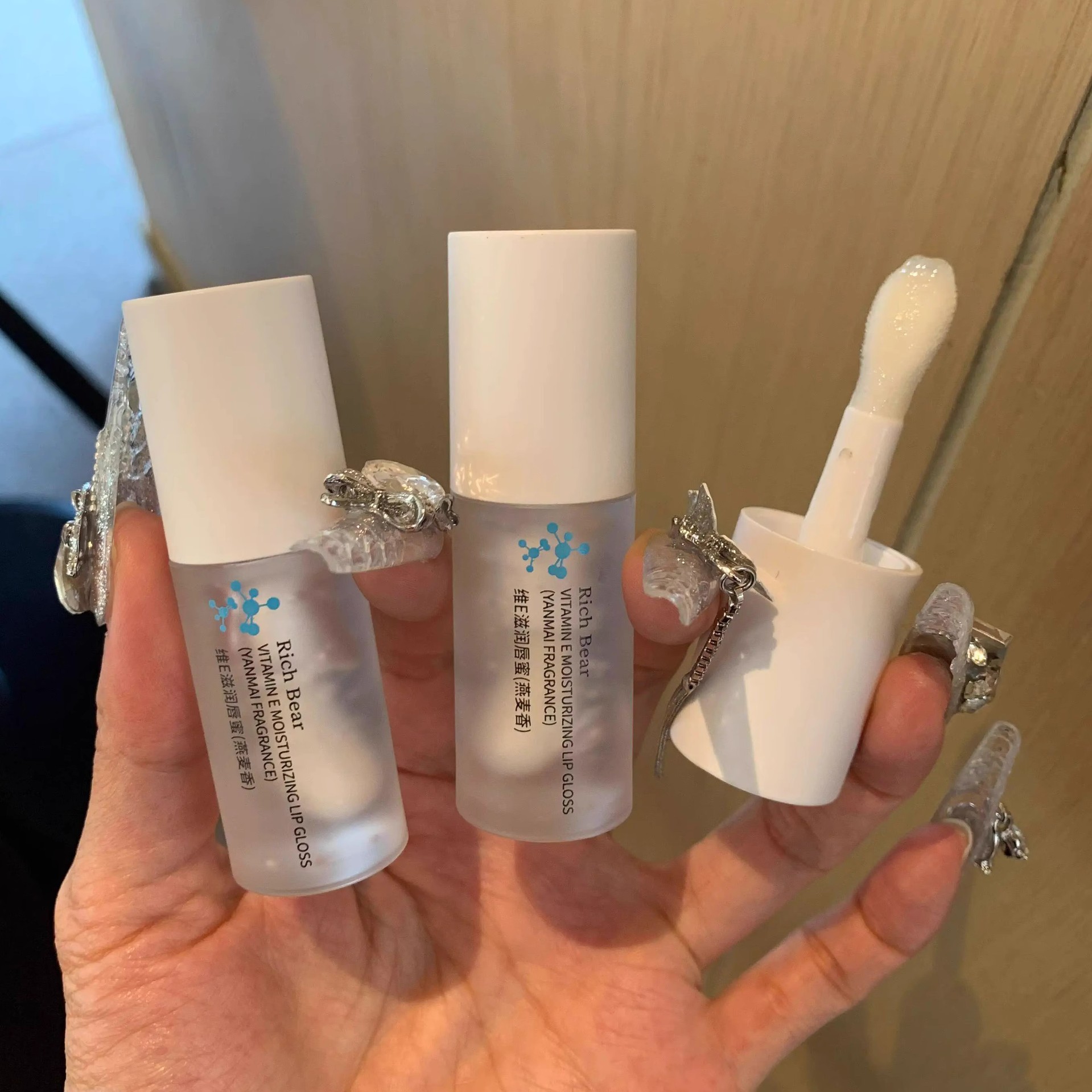 RICH BEAR燕麦维生素E唇部美容液润唇膏补水保湿滋润唇油学生推荐