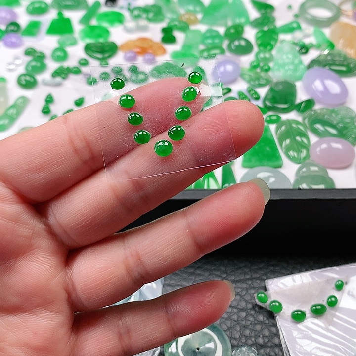 翡翠颈饰未镶嵌翡翠