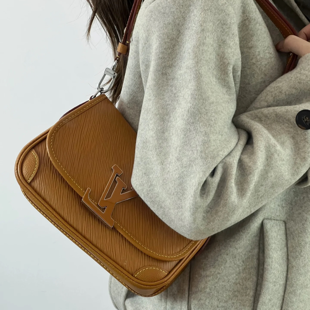 95新 LouisVuitton/路易威登 lv buci水波纹焦糖法棍包