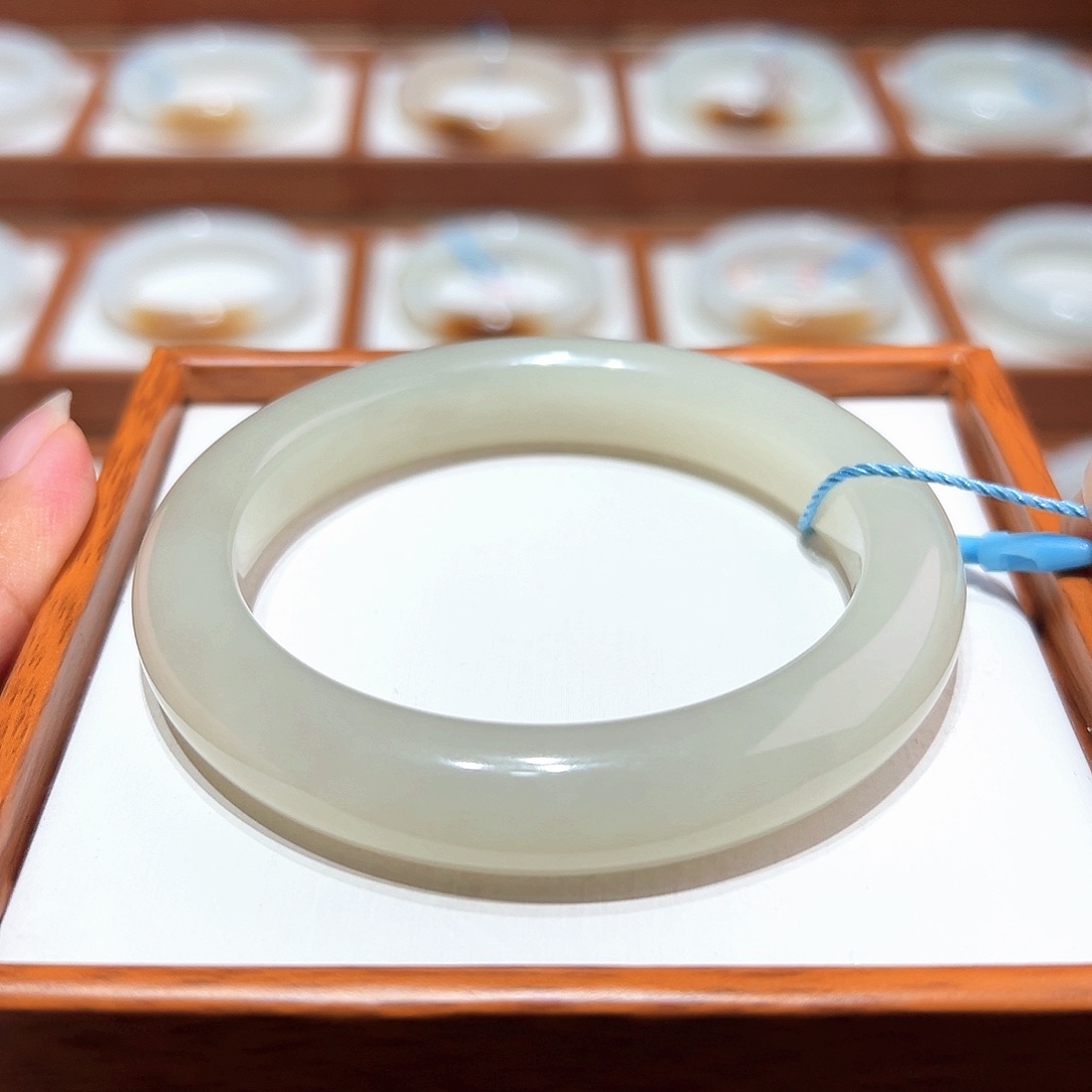 和田玉手镯5756未镶嵌