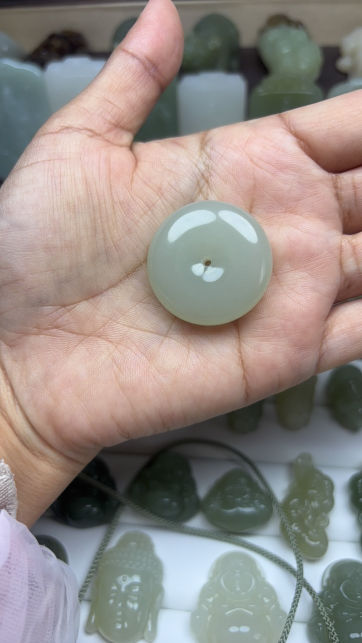 和田玉冰晴水平安扣