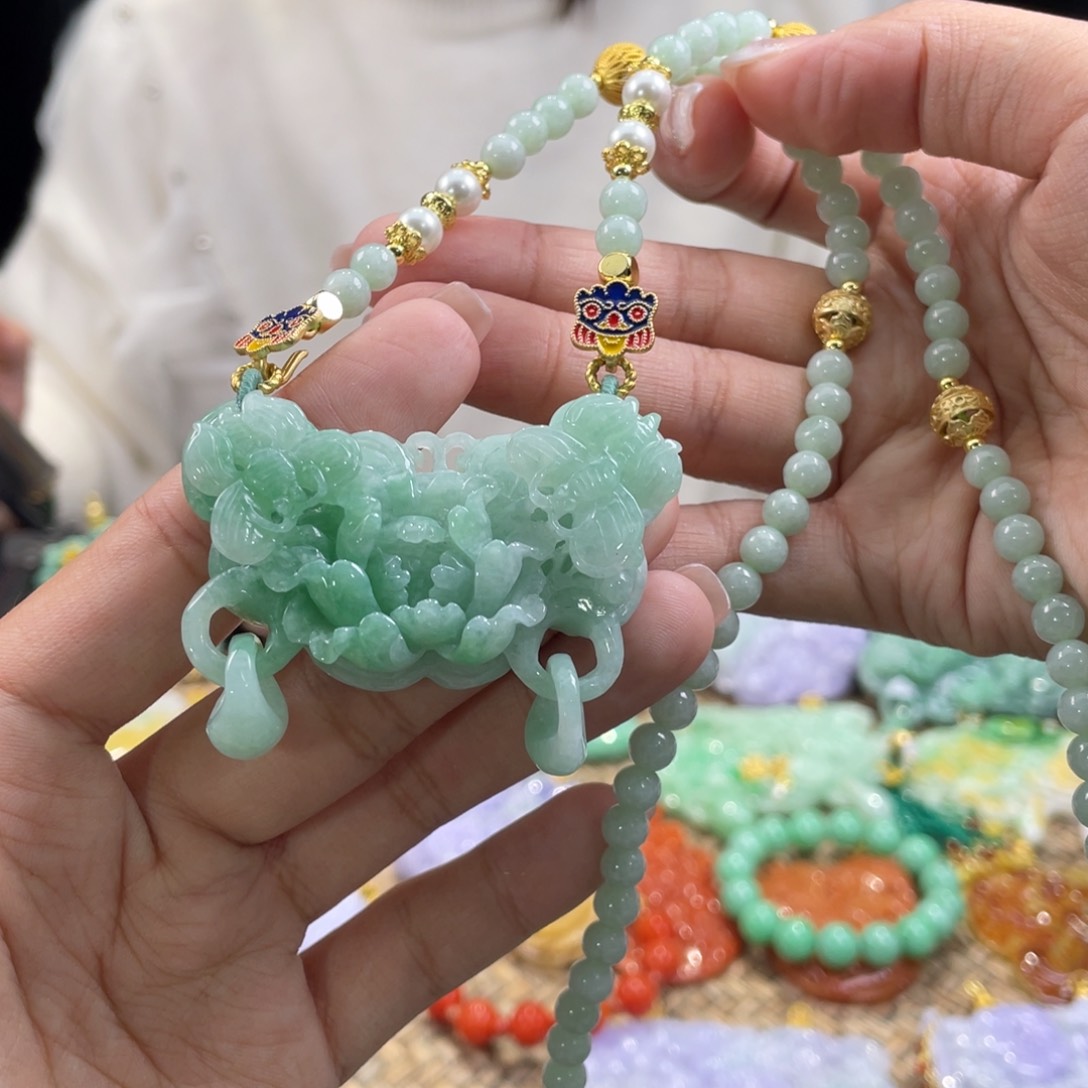 翡翠颈饰未镶嵌代编织