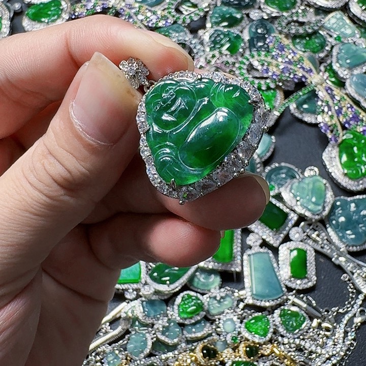 翡翠颈饰未镶嵌天然A货翡翠放漏