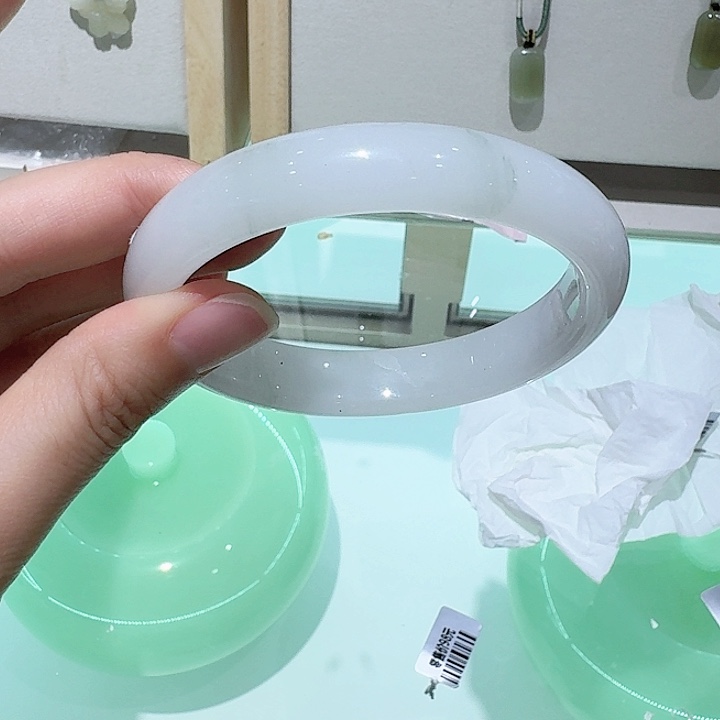石英质玉合金颈饰