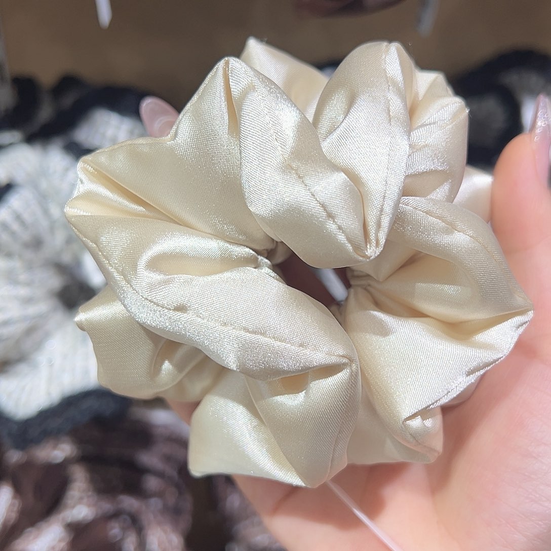 皮质铁合金白色绣球发圈