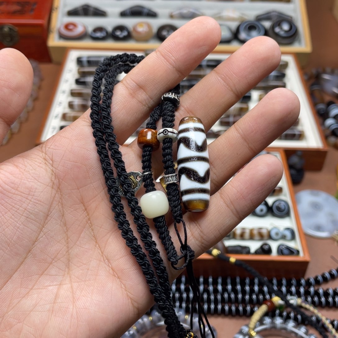 惟***艺未镶嵌配饰玛瑙/玉髓