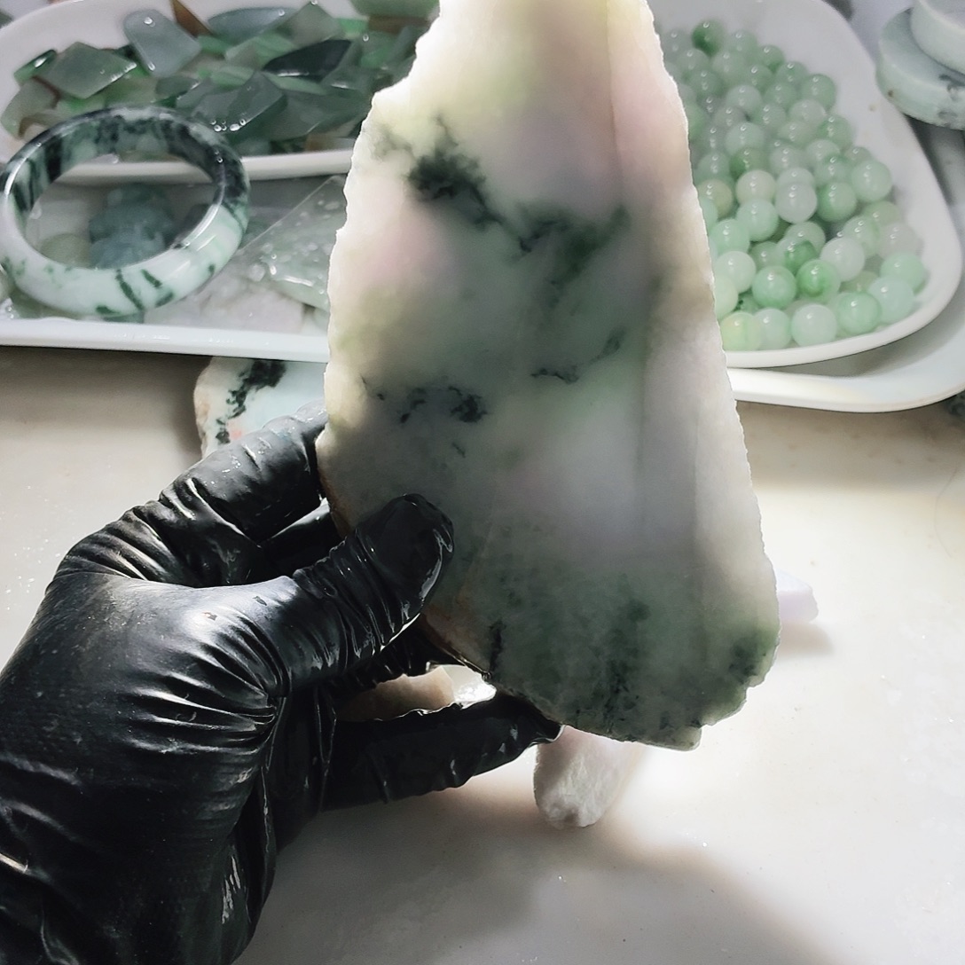 翡翠未镶嵌颈饰边角料