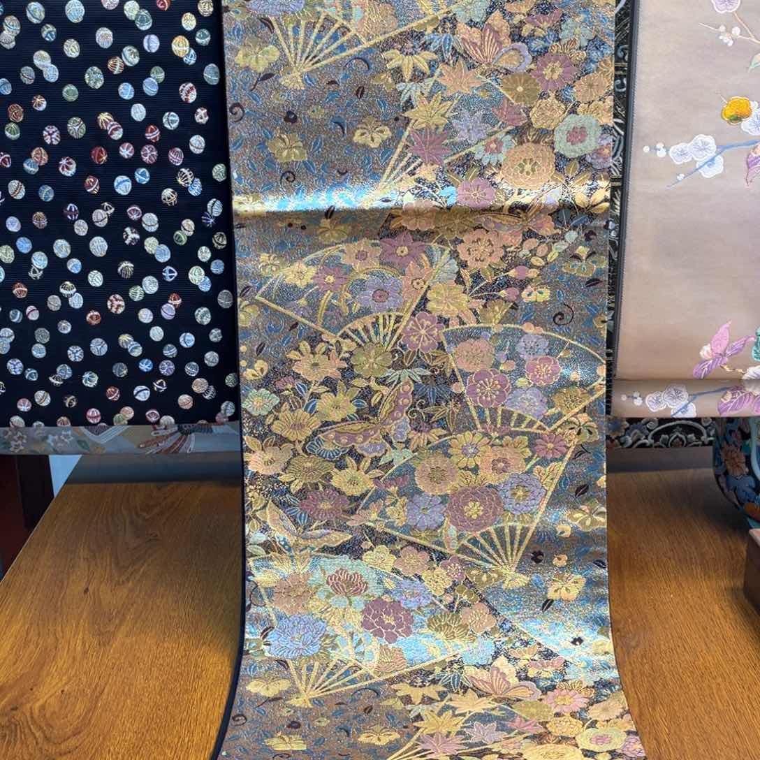 织绣引箔扇面花卉