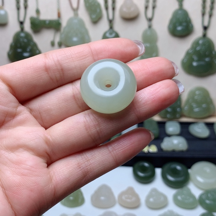 和田玉吊坠未镶嵌