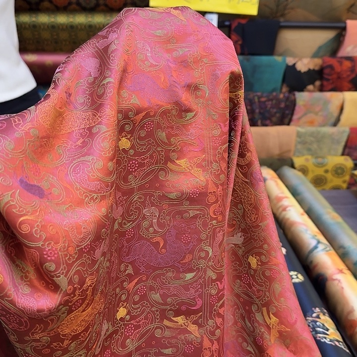 蚕丝1.15米红色四圣兽