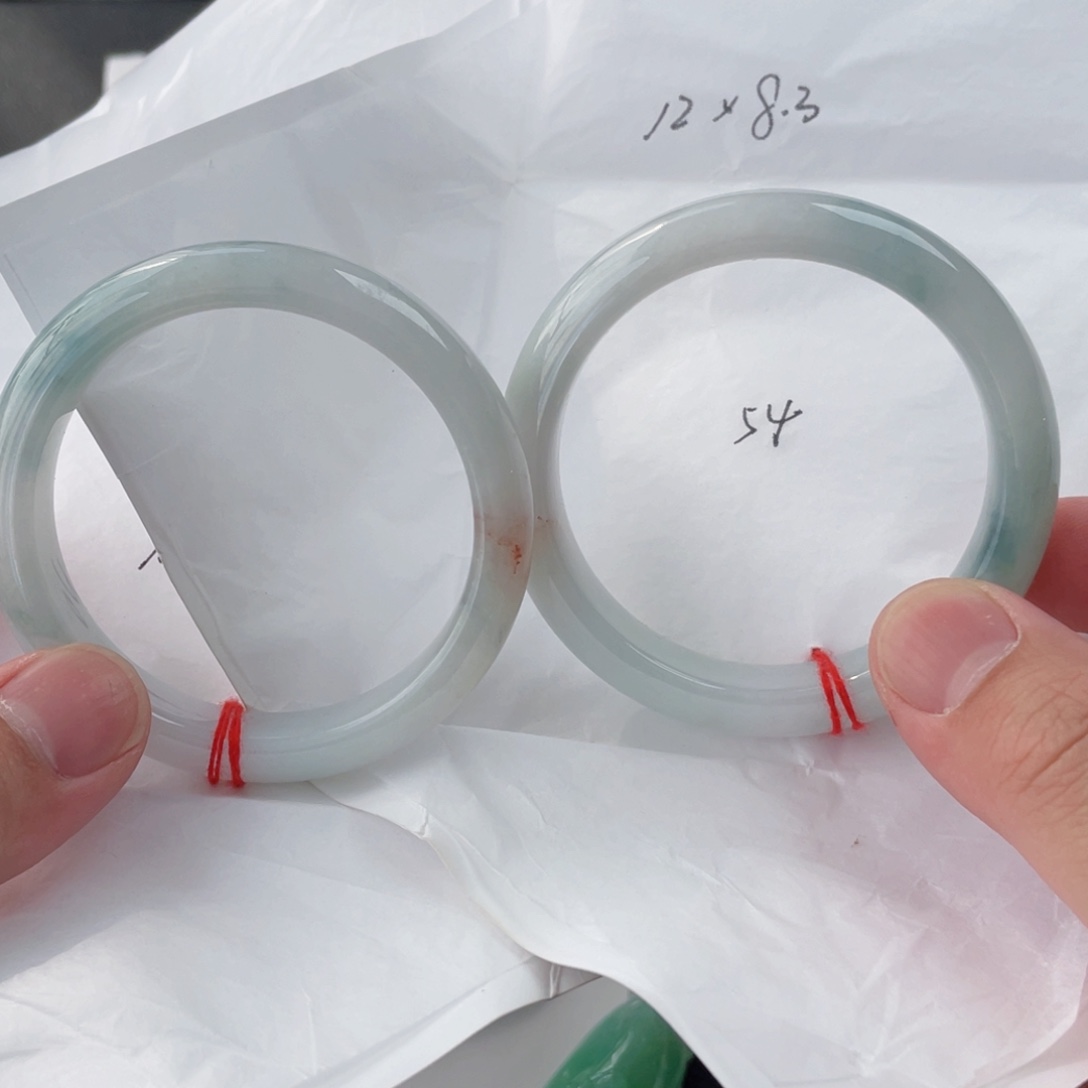 翡翠手镯未镶嵌一对