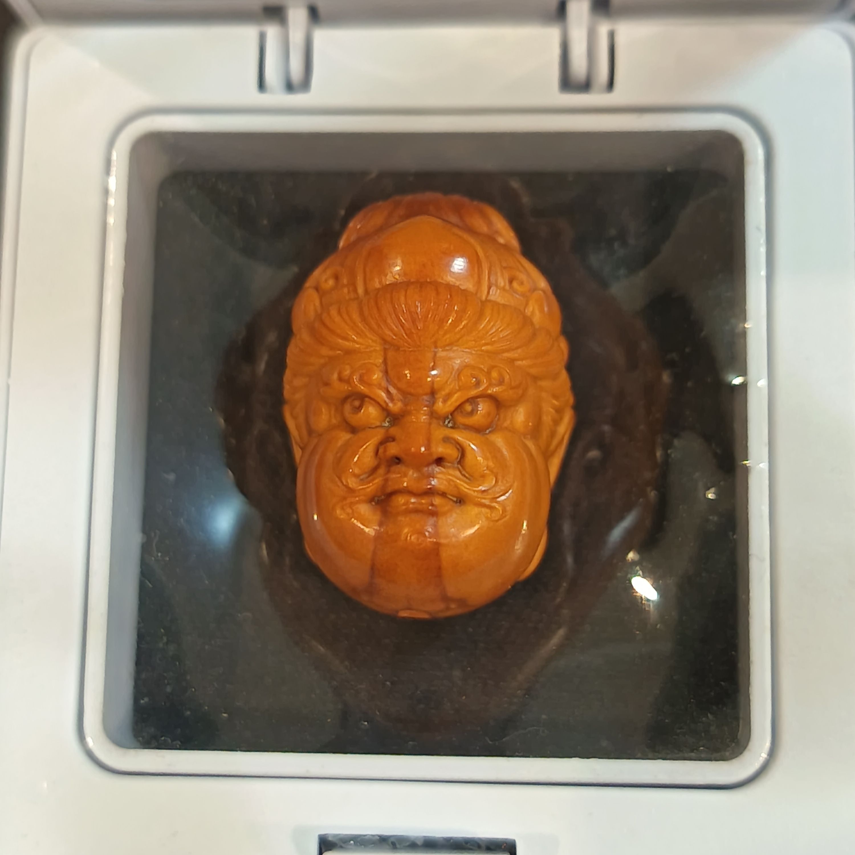 核雕-黄财神 11QC1107-50