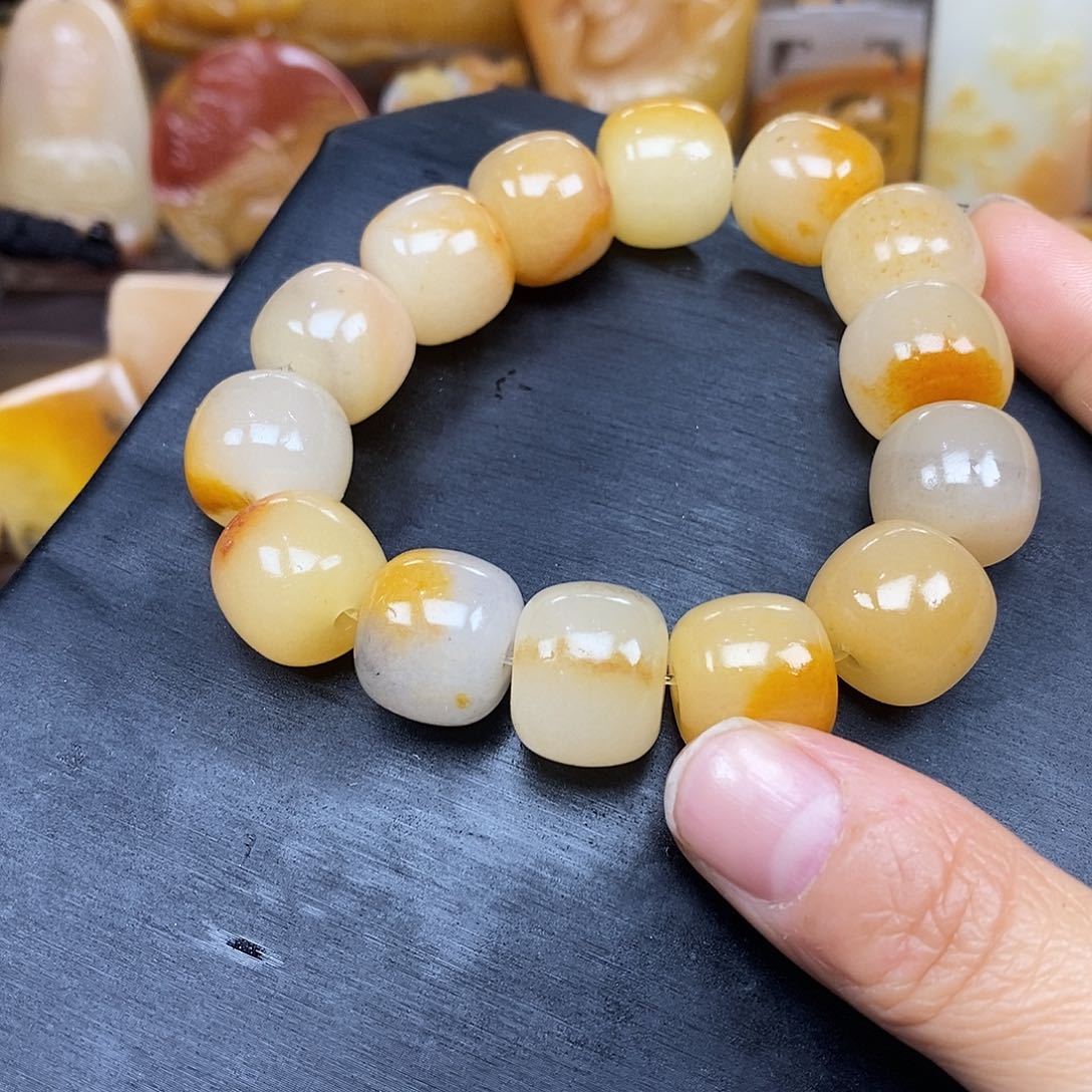 石英质玉（黄龙玉）颈饰未镶嵌