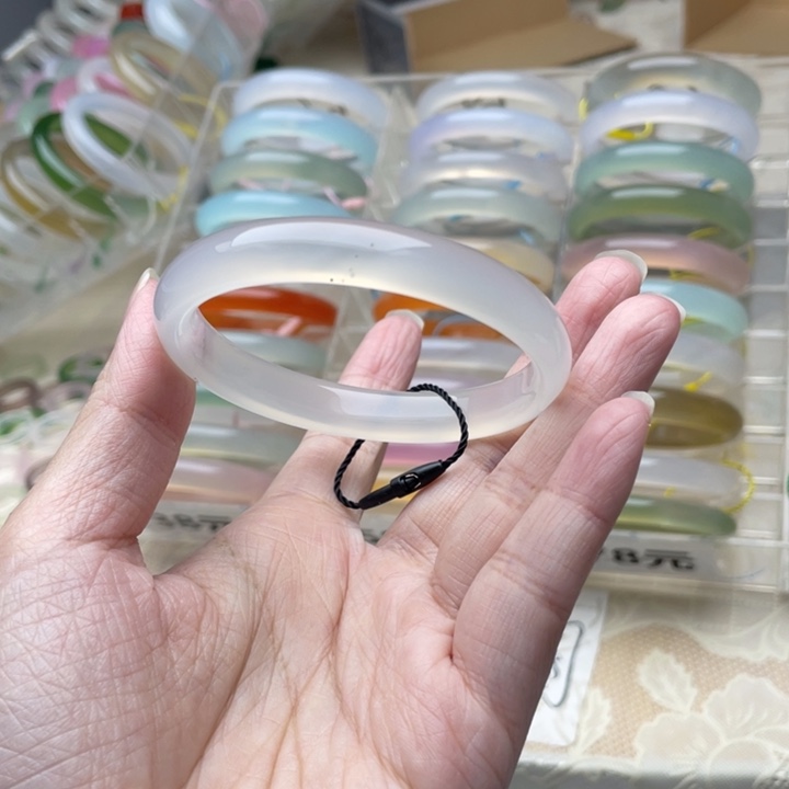 玛瑙/玉髓未镶嵌手镯56圈口
