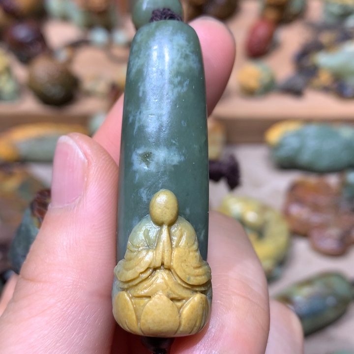 未镶嵌岫岩河磨玉（透闪石质玉）把件大****丶