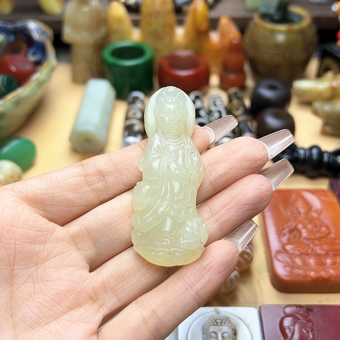 蛇纹石玉未镶嵌颈饰