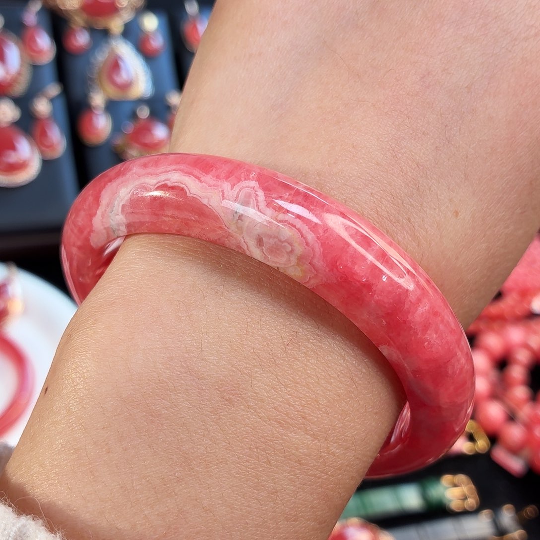 菱锰矿（红纹石）未镶嵌手镯（圆镯）68.256g