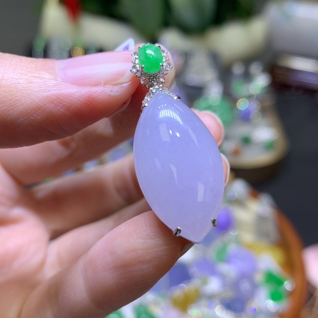 翡翠颈饰18K金镶嵌翡翠吊坠项链