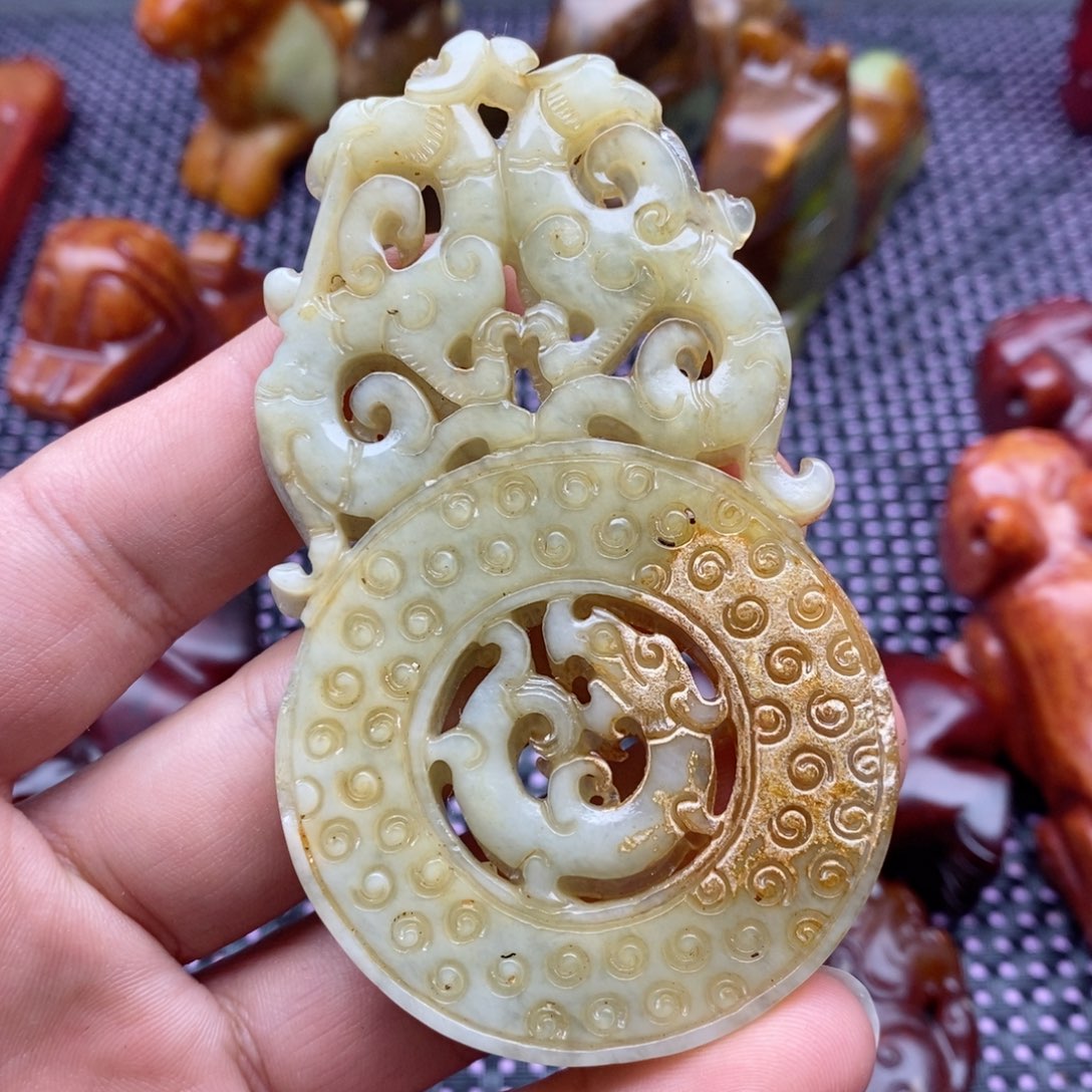 蛇纹石玉颈饰未镶嵌