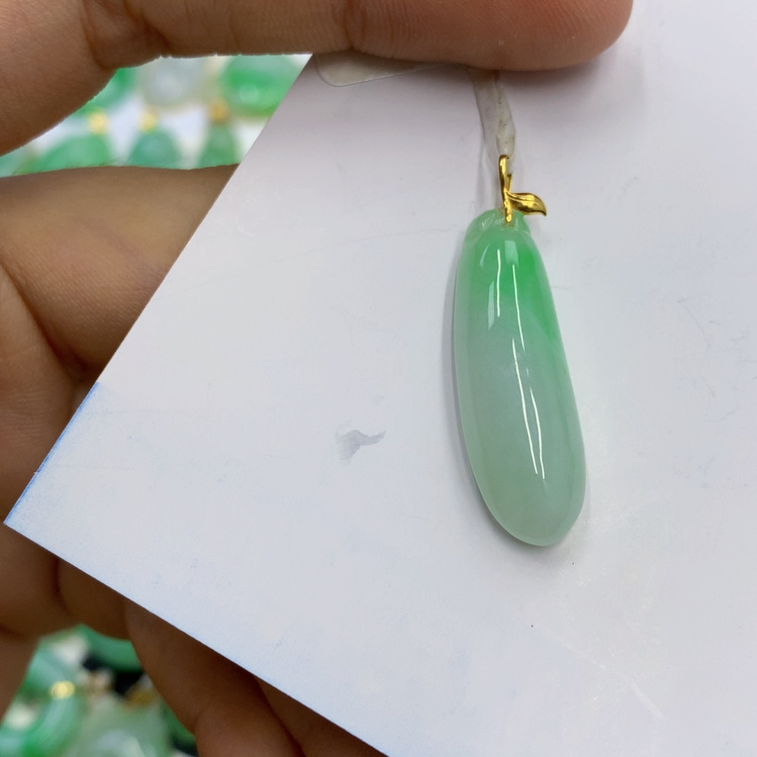 翡翠18K金镶嵌颈饰翡翠