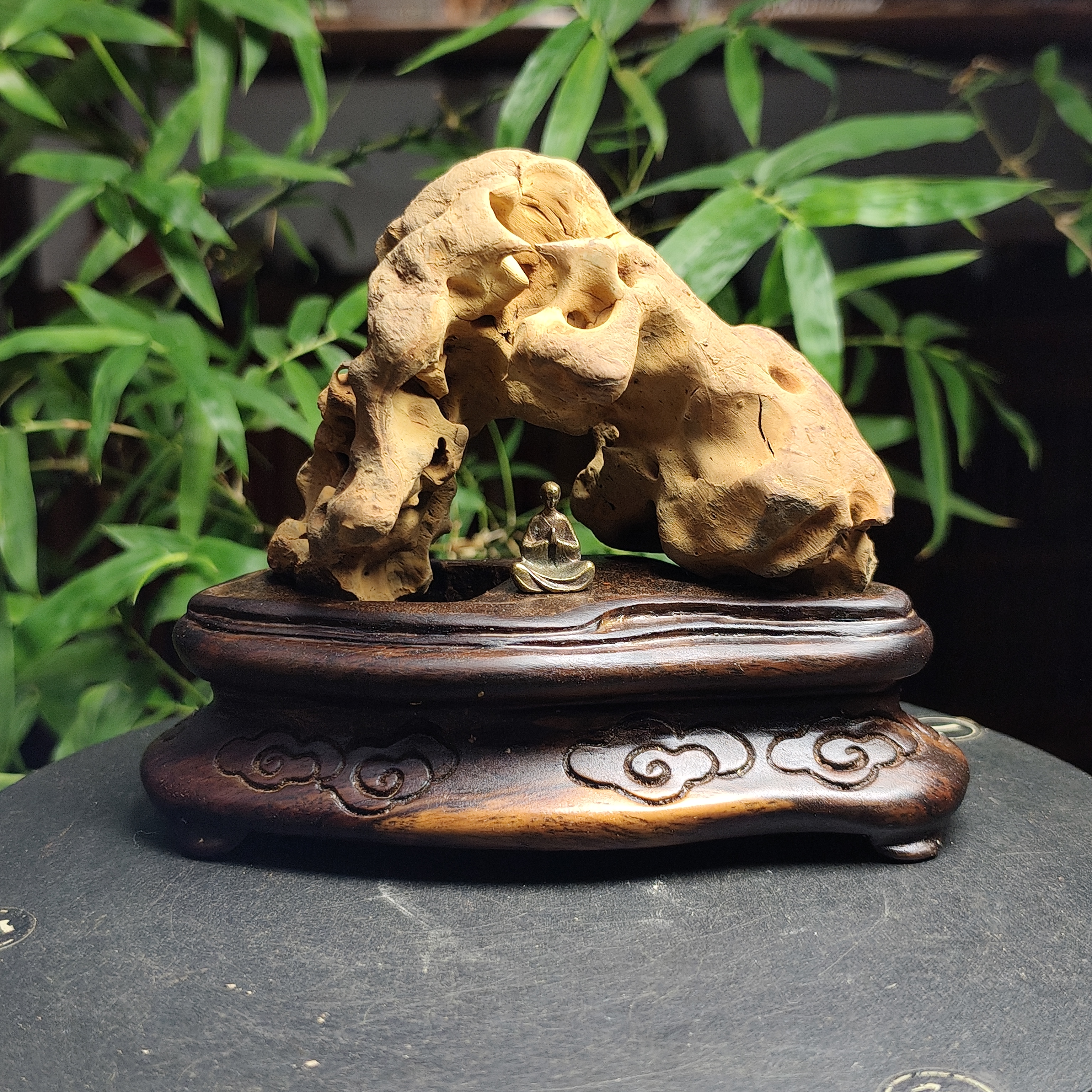 太湖水石香炉点小祥云..细工黑檀木 11cm连座高 长13.7cm