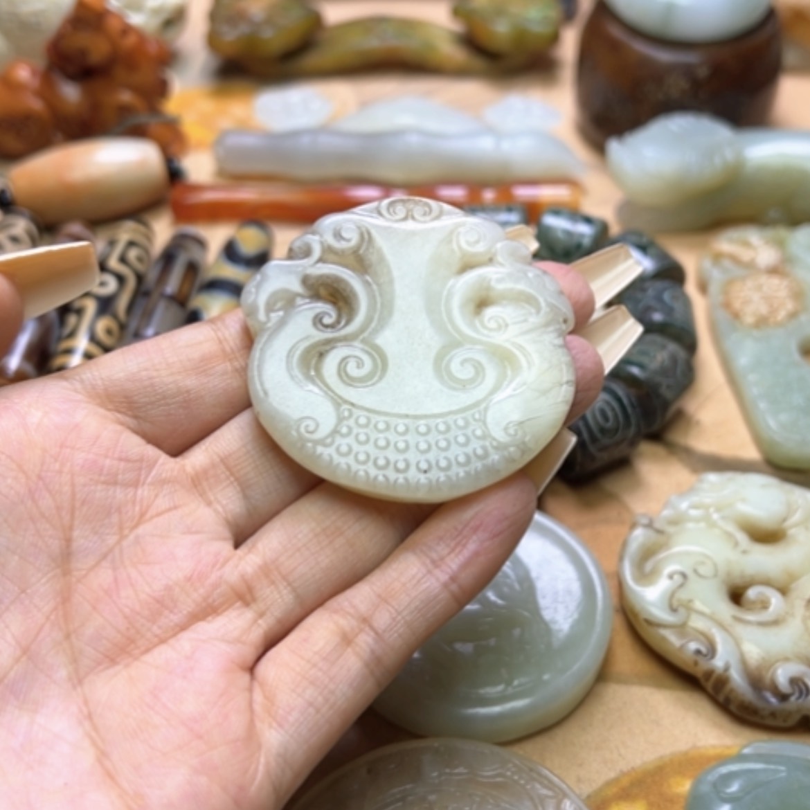 【闪购商品】蛇纹石玉颈饰未镶嵌