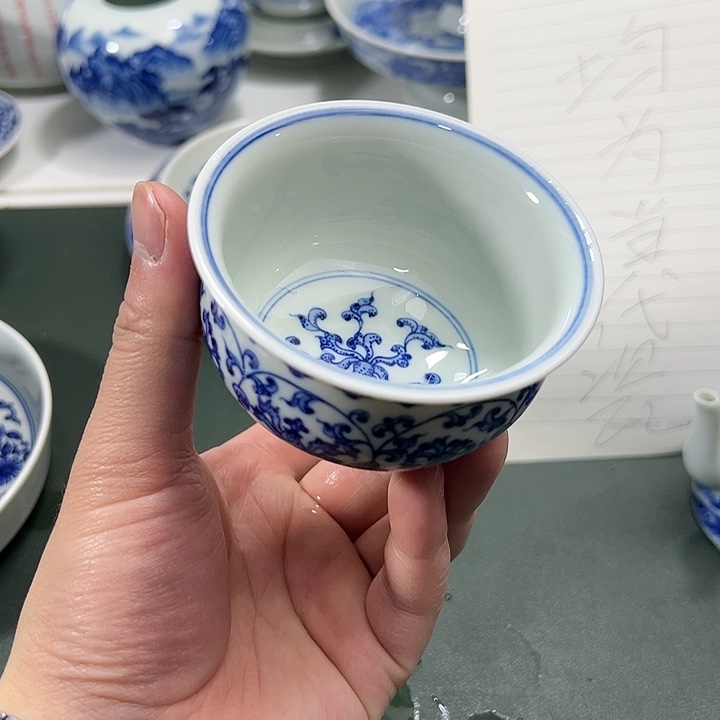 微瑕柴窑点工缠枝花卉炉式杯