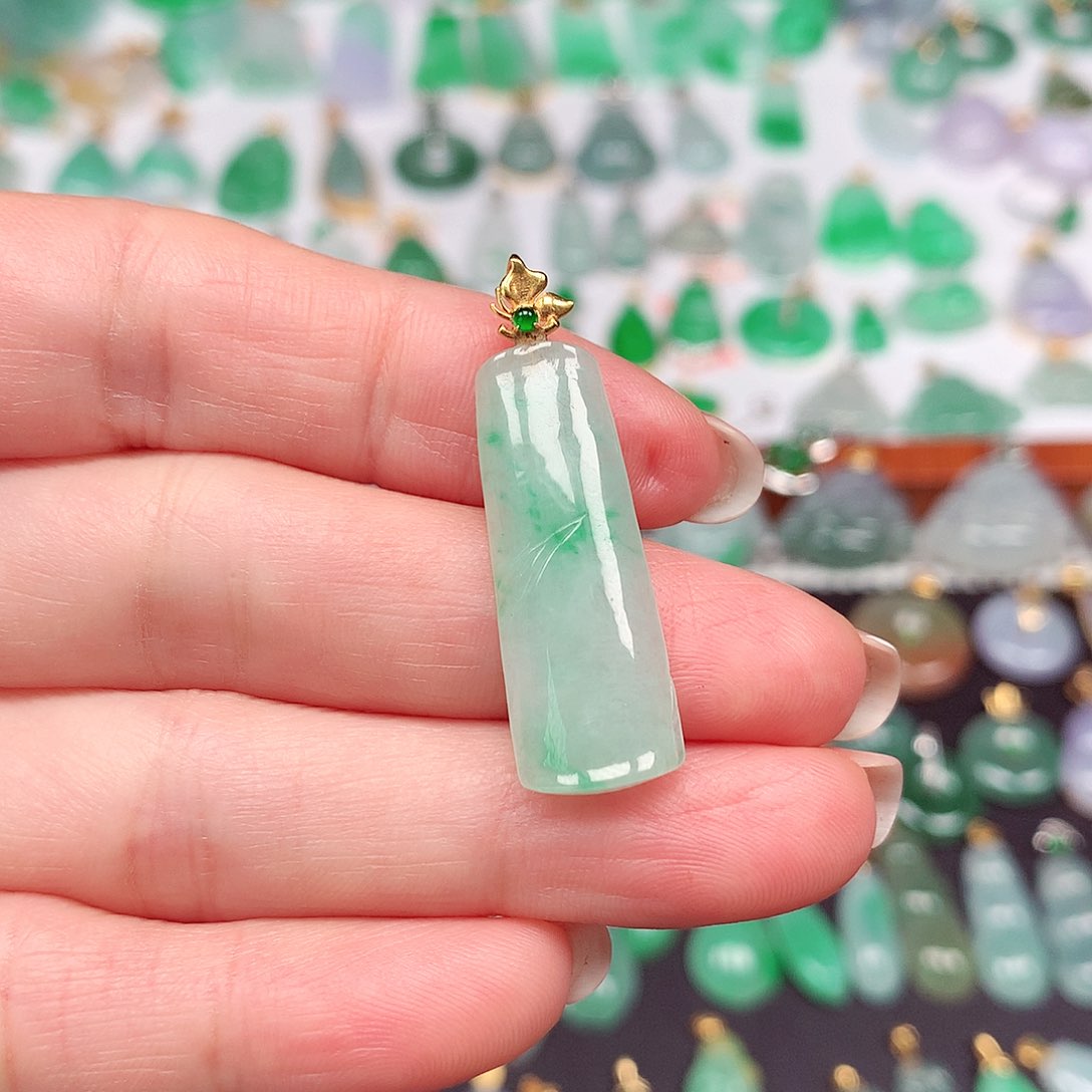 翡翠颈饰18K金镶嵌天然翡翠A货