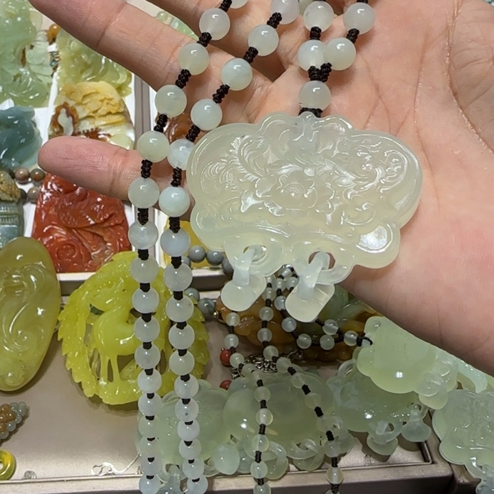 蛇纹石玉吊坠未镶嵌