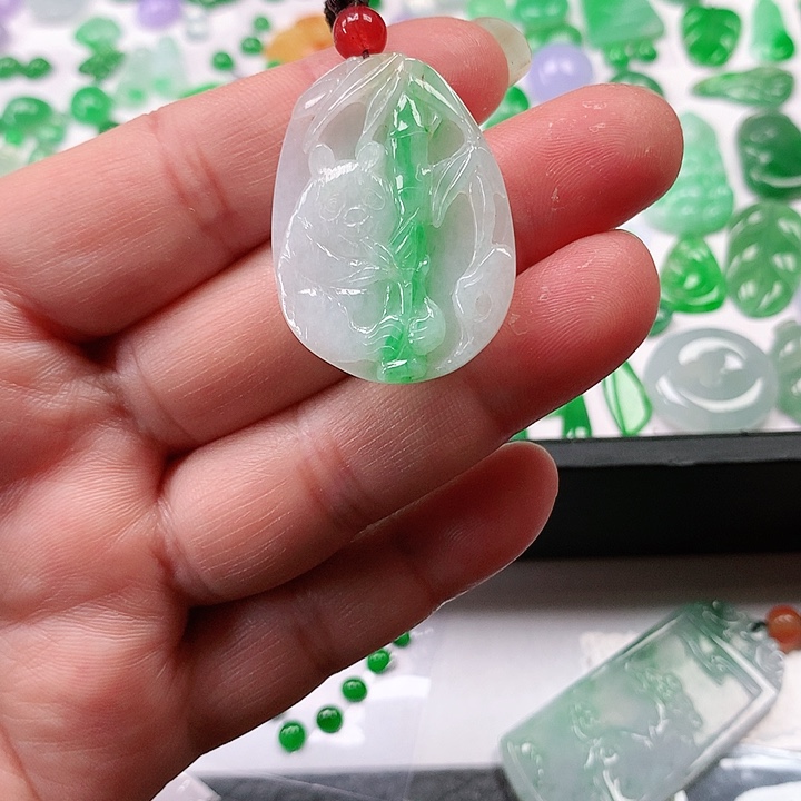 翡翠颈饰未镶嵌翡翠