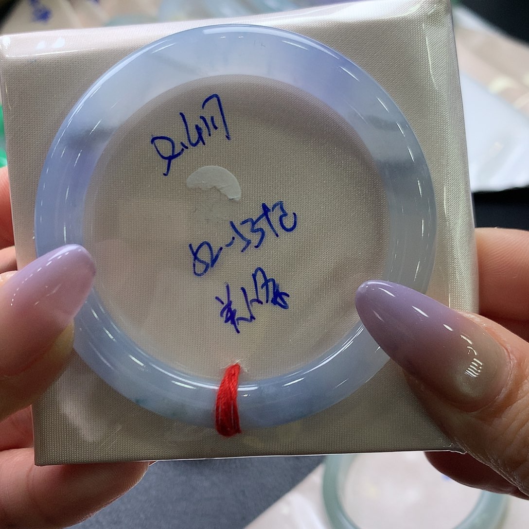 早***好翡翠未镶嵌手镯52.4元