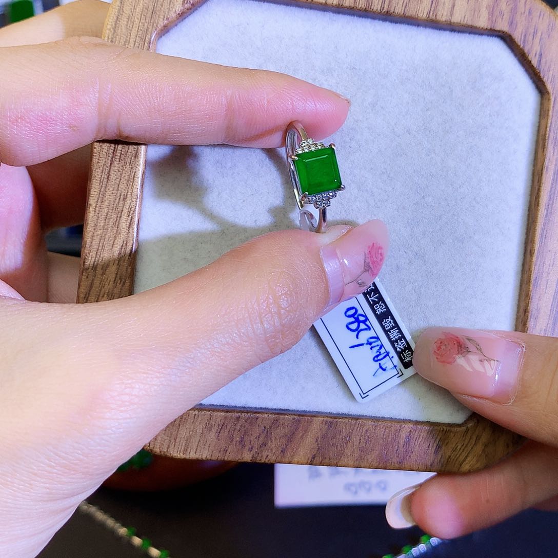 翡翠戒指银S925镶嵌天然翡翠蛋糊戒指
