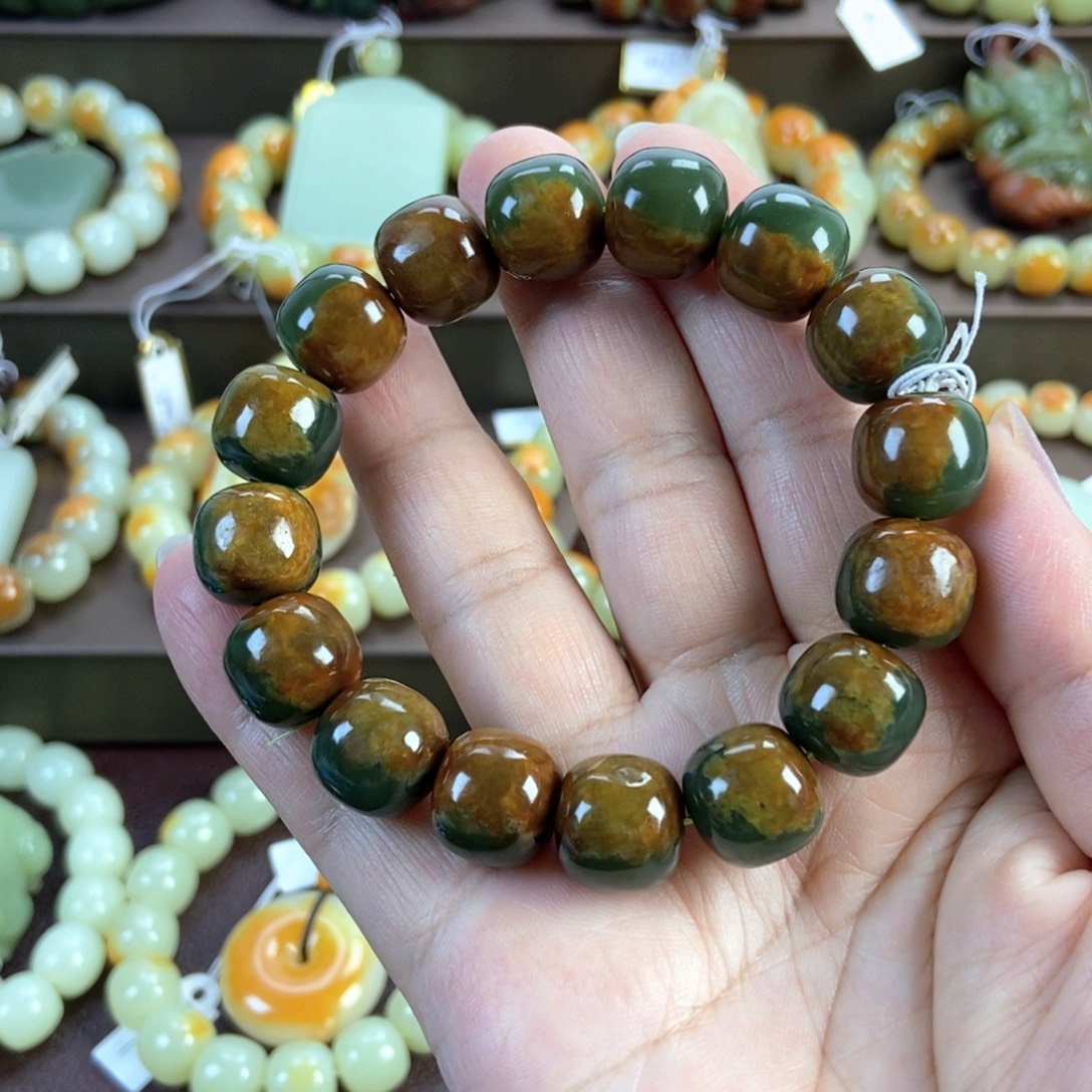 透闪石质玉未镶嵌手串