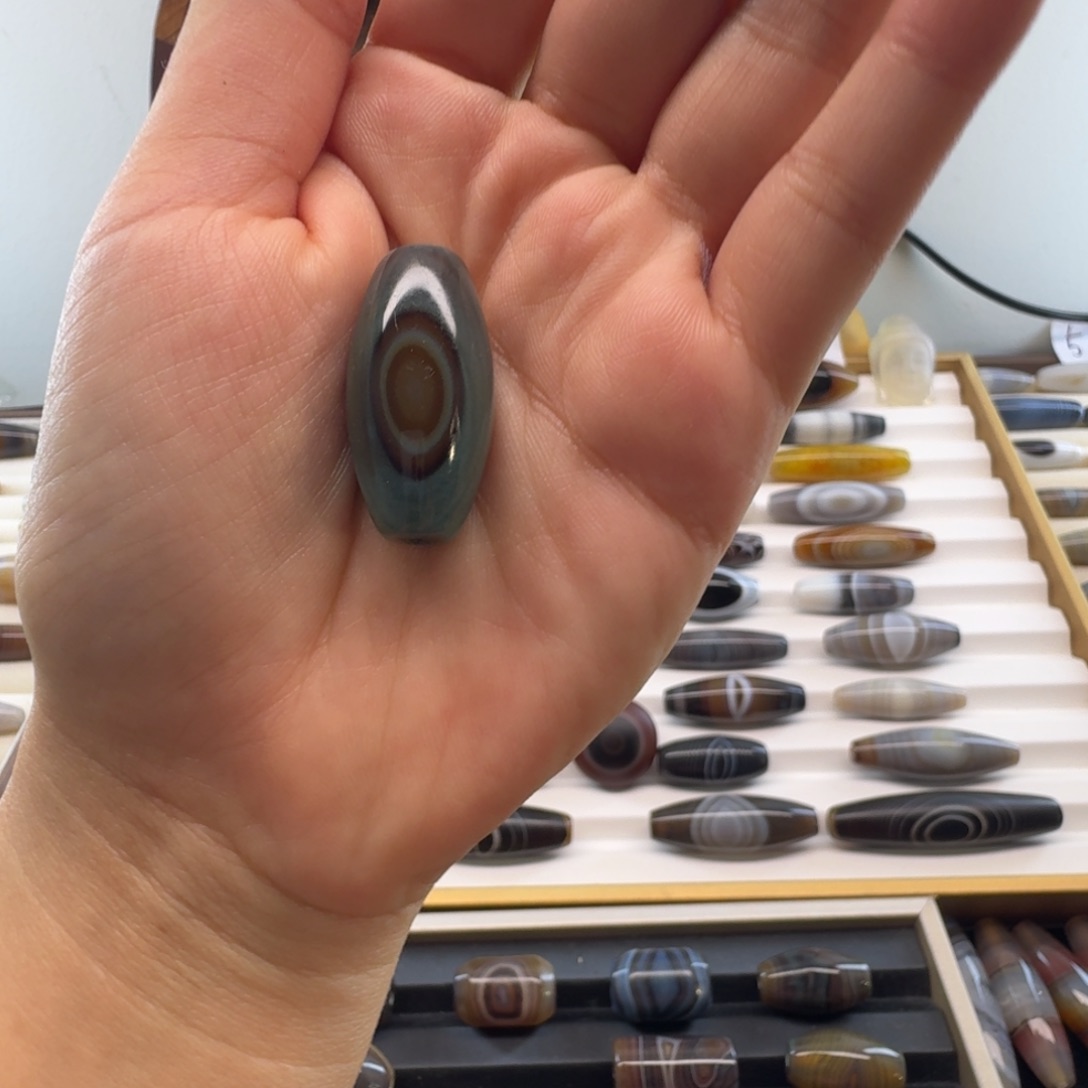 吉***吉玛瑙/玉髓合金颈饰