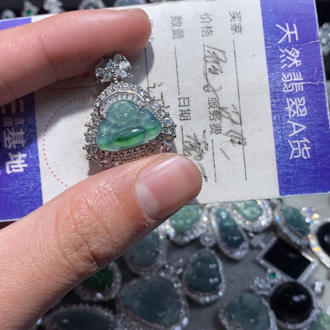 翡翠颈饰未镶嵌翡翠