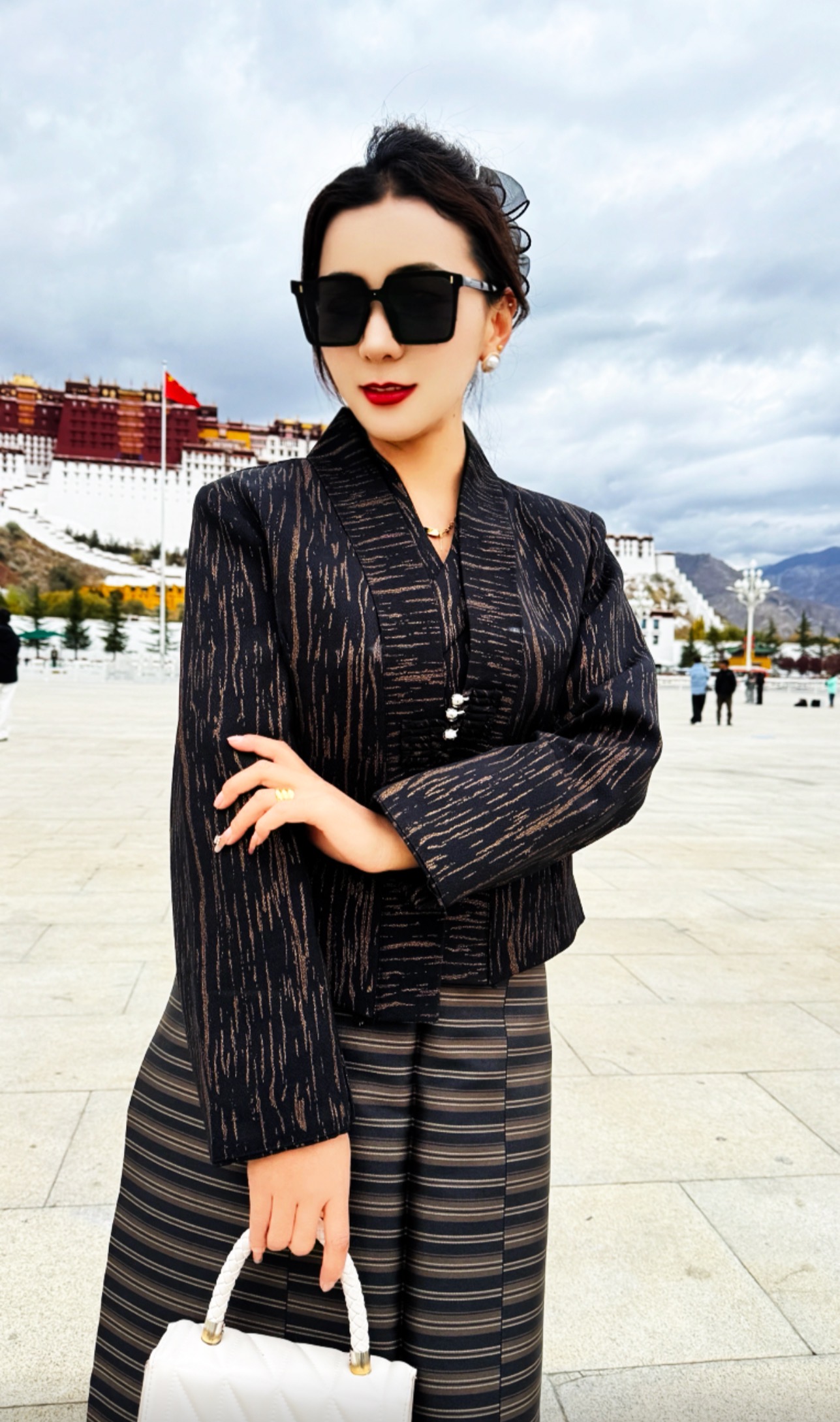 女士冬季的高级新款藏装三件套-藏装-外套-帮点