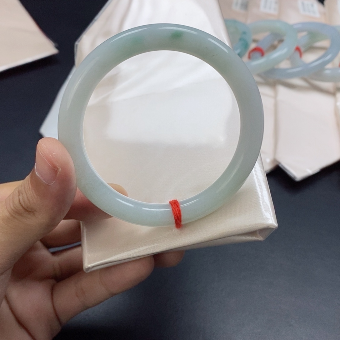 翡翠未镶嵌手镯翡翠手镯