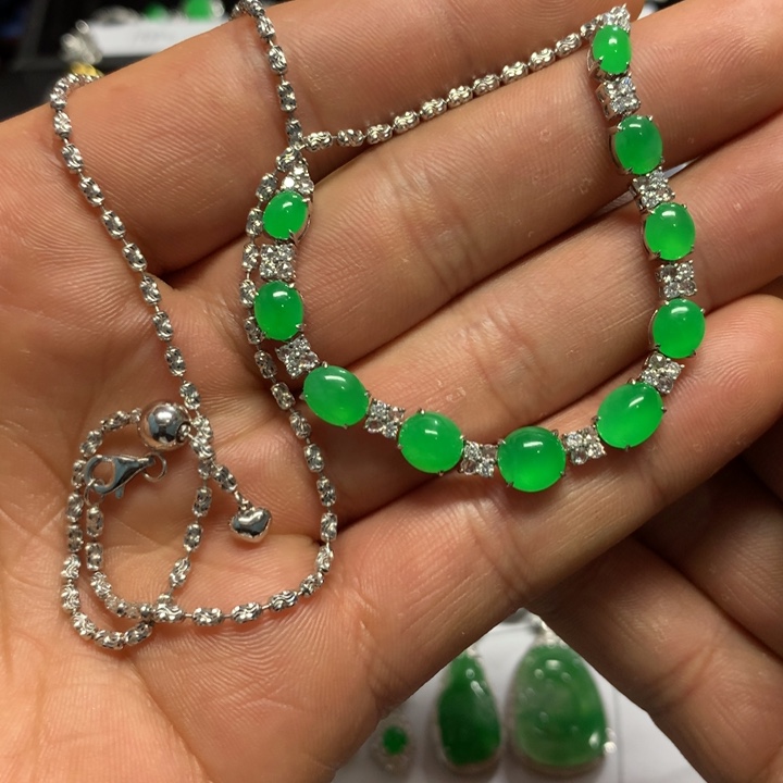 【闪购商品】翡翠颈饰18K金镶嵌项链