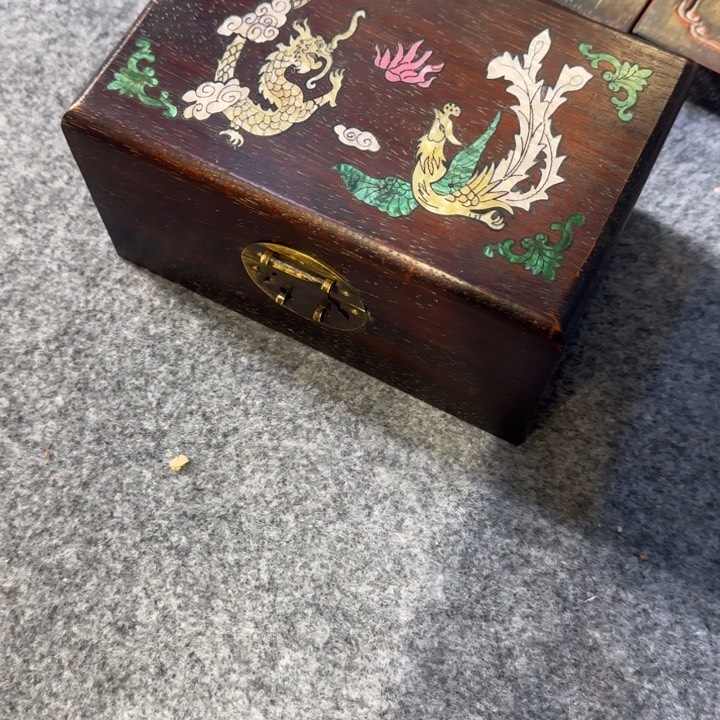 贡木首饰盒的的的的的的