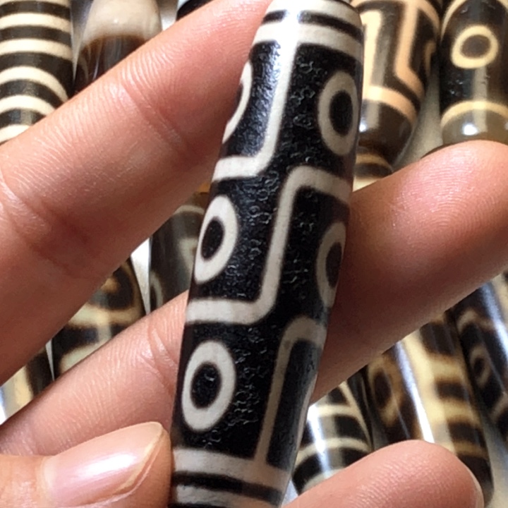 泥塑晨**上东西。     