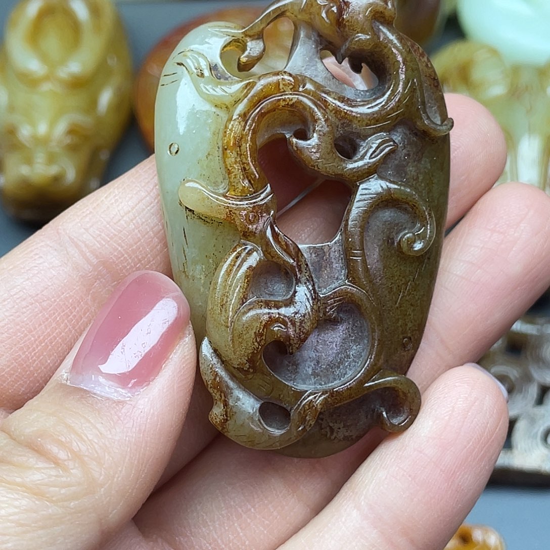 明***天和田玉未镶嵌颈饰