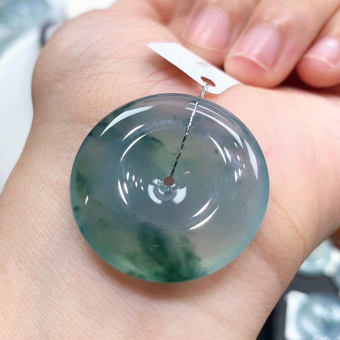 翡翠未镶嵌颈饰编号39，28.7/5.8