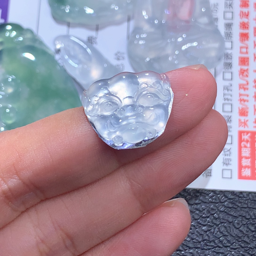 翡翠未镶嵌颈饰缅甸