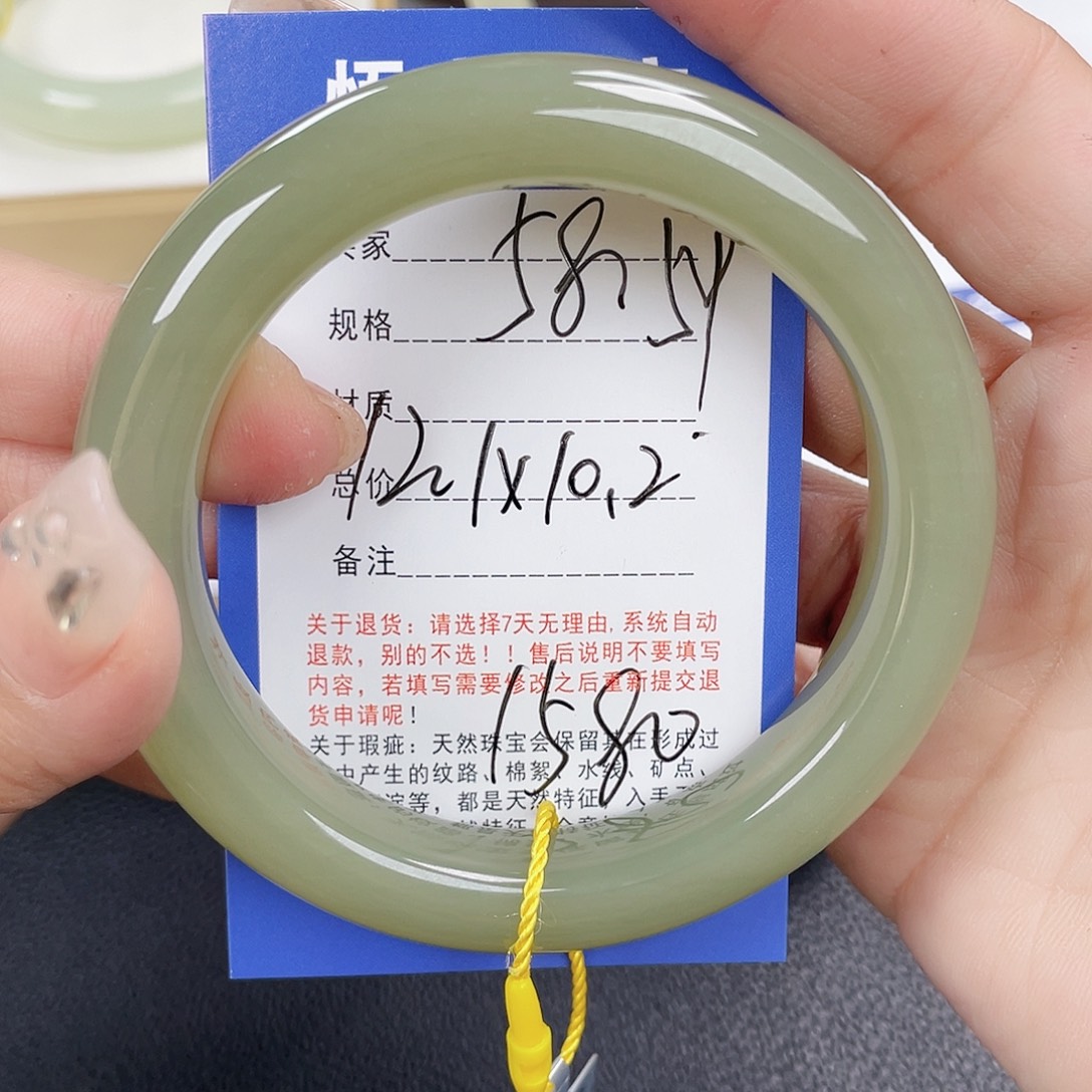 和田玉未镶嵌手镯